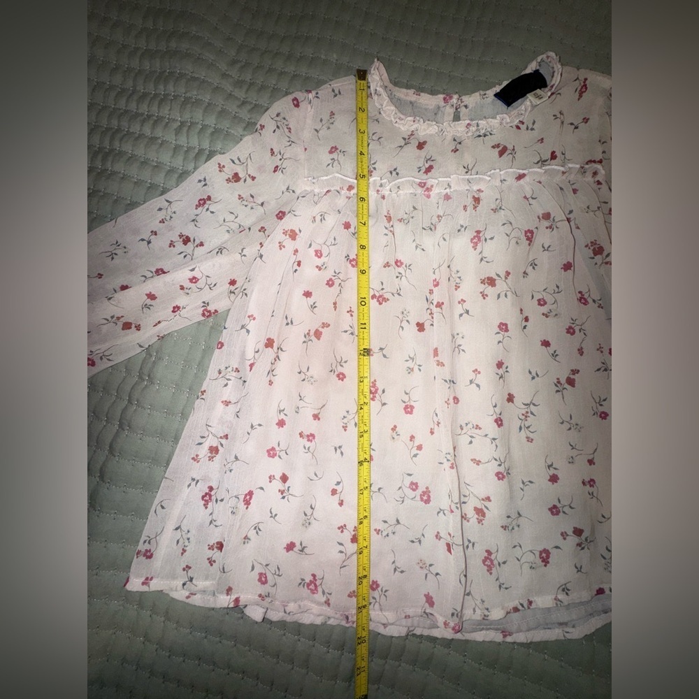 Blue Rain Floral Blouse Francesca’s- Cream and Pink floral. Size XS. VVGUC - Picture 8 of 9